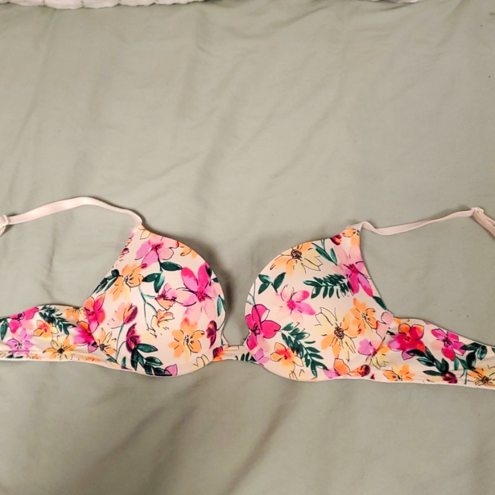 VS PINK Wear Everywhere Push-up bra 32A Floral